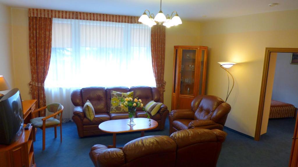 Hotel Komeda Ostrow Wielkopolski Room photo